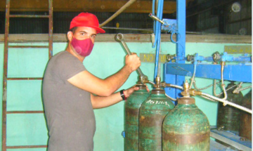 Joven de Acinox Las Tunas
