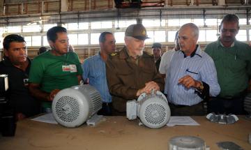 Commander Ramiro Valdés Menéndez visits the Heroes Company on July 26