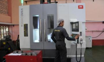 Today the professional field is associated with routines motivated by digitization in Cienfuegos Oil Hydraulic. Photo: Julio Martínez Molina