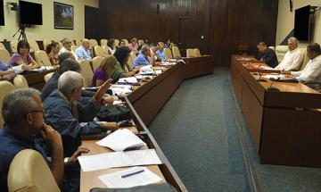 Díaz-Canel checks investments and projections of the Cuban industry