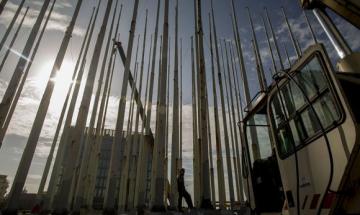 Dismantling of the antlers of the Mount of Flags in the Anti-Imperialist Tribune