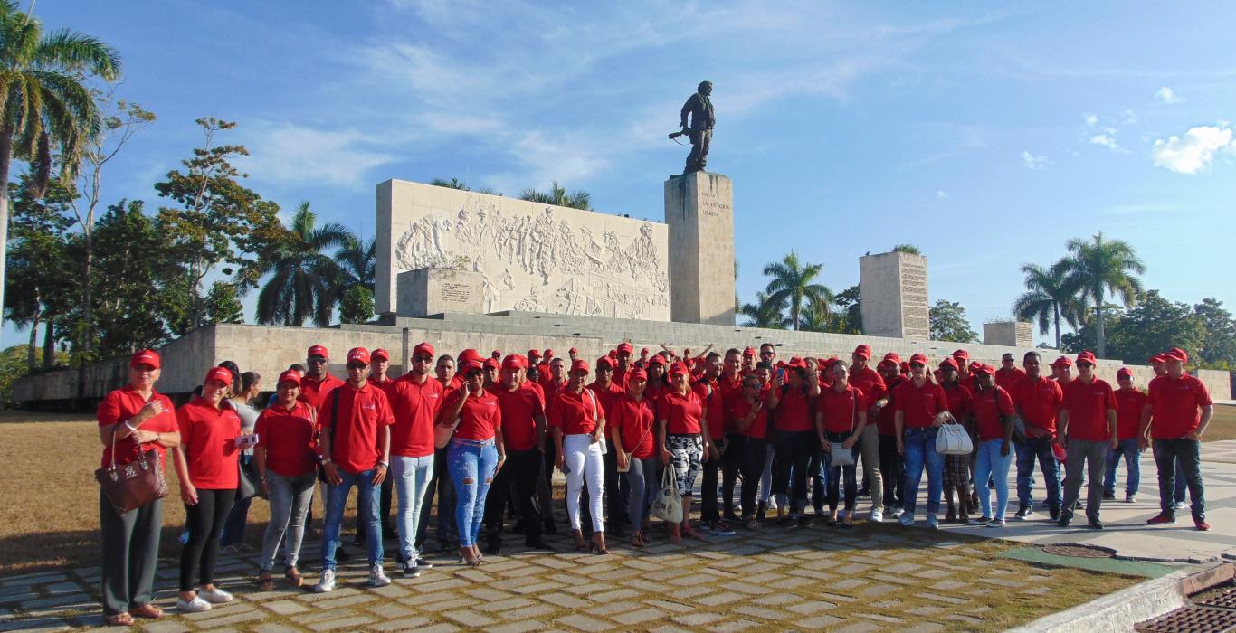 Young people from the Paintings Reserve attended by GESIME in the "Plaza Che Guevara" in Santa Clara