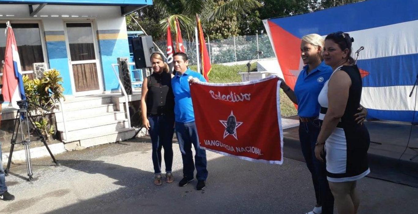UEB DIVEP Pinar del Río receives the National Vanguard Collective Flag UEB DIVEP Pinar del Río receives the National Vanguard Collective Flag