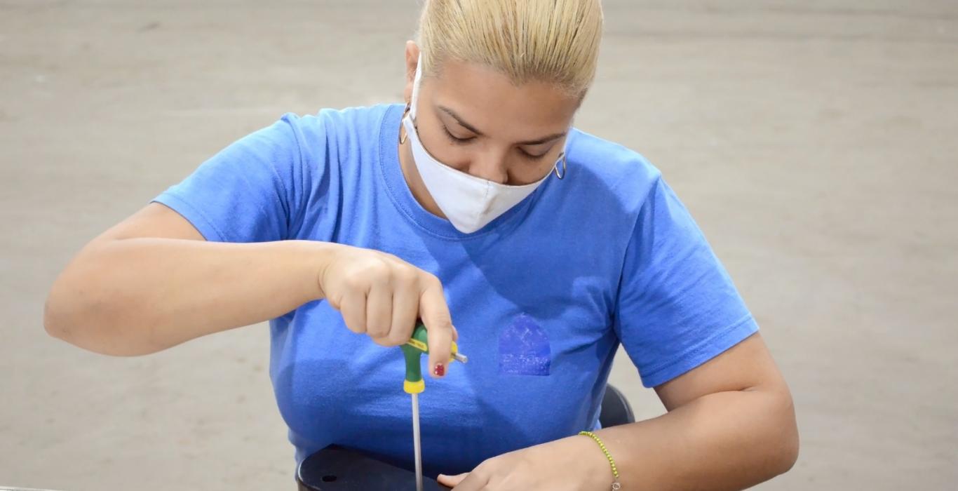 Mujer en la industria