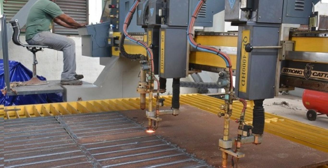 The pantograph -cutting machine for the metalworking industry. The pantograph -cutting machine for the metalworking industry.